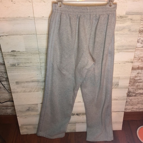 Adidas sweatpants joggers gray in color training pants everyday wear active wear - Picture 4 of 4